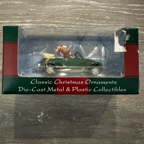 Maisto 1998 Green VW Cabriolet with Santa & Rudolf Die Cast X’MAS Ornament. New! - Picture 3 of 9